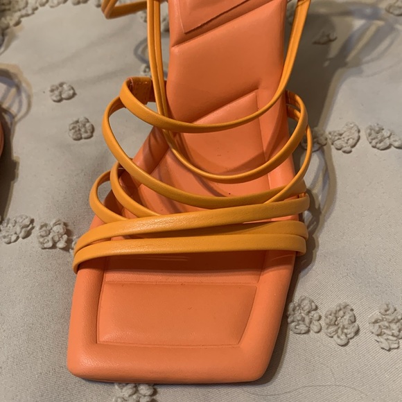 Strappy opened toed high heels - Picture 8 of 8